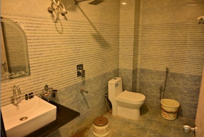 Hotel Raghuveer Inn By Bookingcare Sitapur Muafi Екстериор снимка