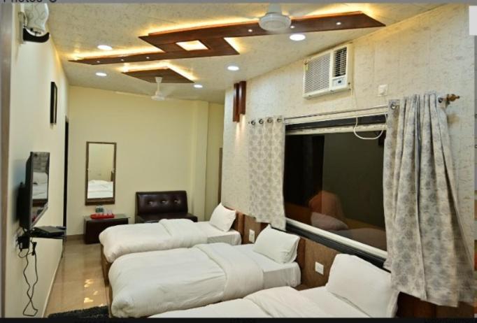 Hotel Raghuveer Inn By Bookingcare Sitapur Muafi Екстериор снимка