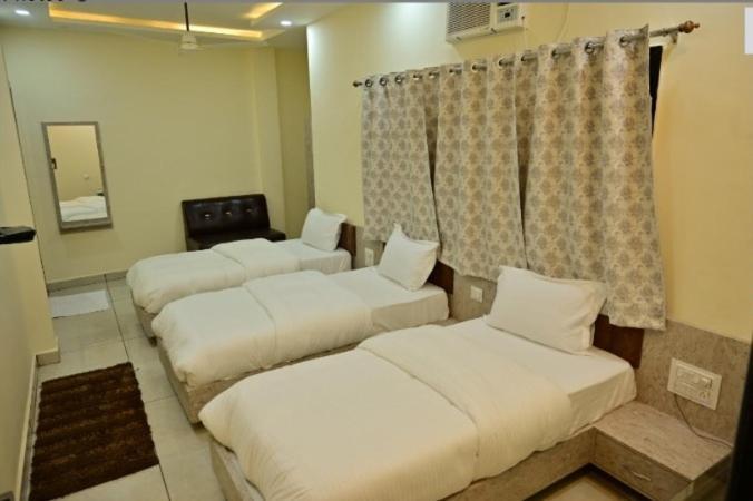 Hotel Raghuveer Inn By Bookingcare Sitapur Muafi Екстериор снимка