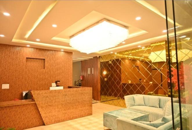 Hotel Raghuveer Inn By Bookingcare Sitapur Muafi Екстериор снимка
